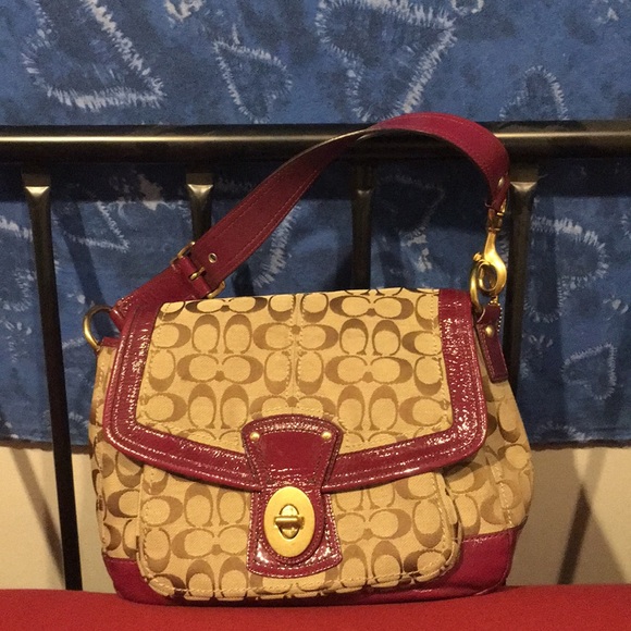Coach Handbags - Coach shoulder bag in very good condition